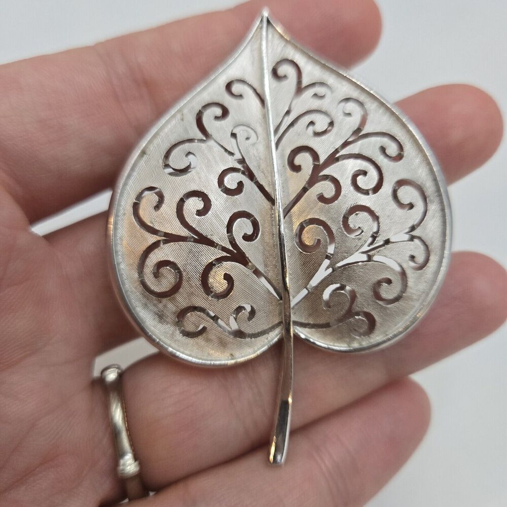 Vintage Crown TRIFARI 1960s Mid-Century Large Scroll Silver Tone Leaf Brooch Pin